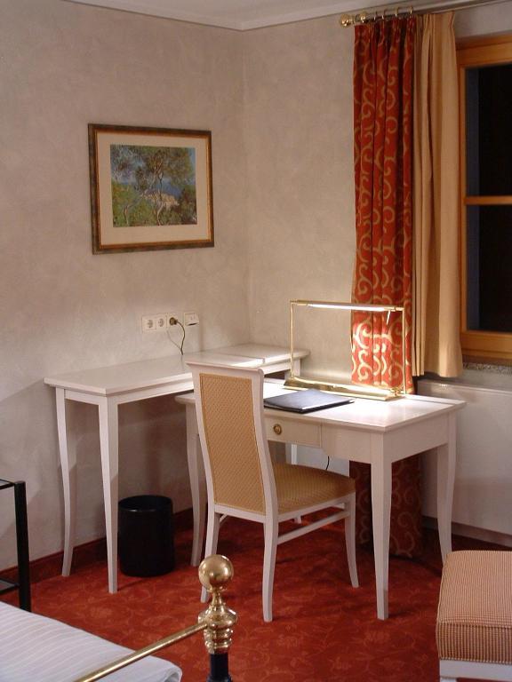 Altstadthotel Braeuwirt Weiden in der Oberpfalz Ruang foto
