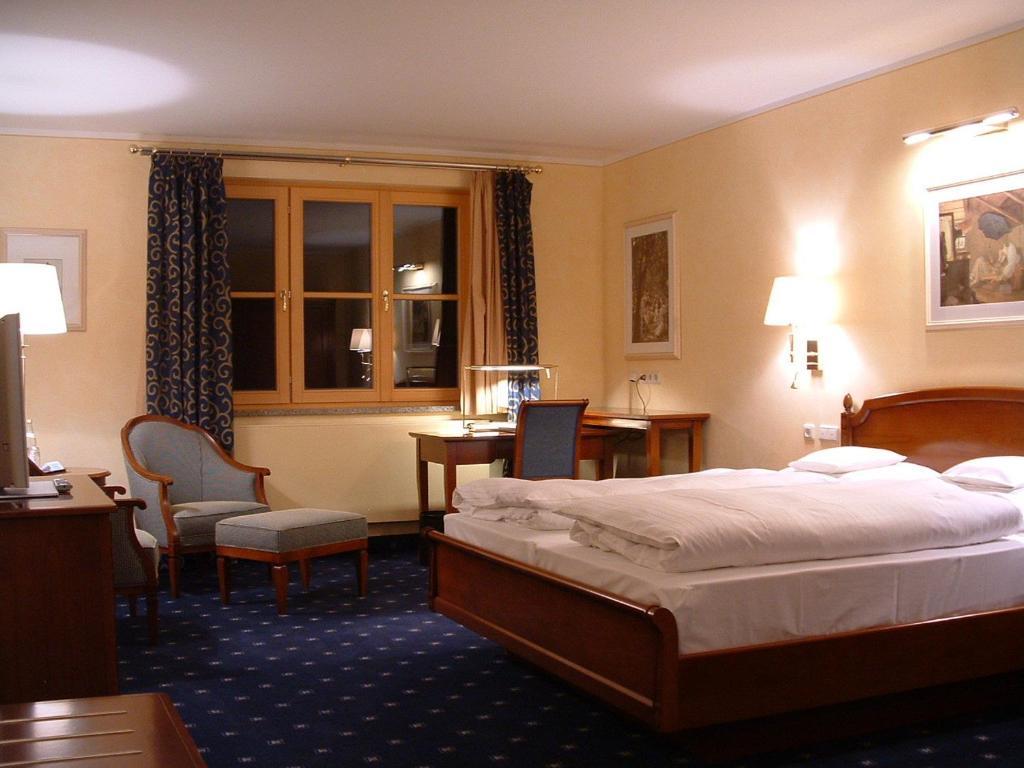 Altstadthotel Braeuwirt Weiden in der Oberpfalz Ruang foto
